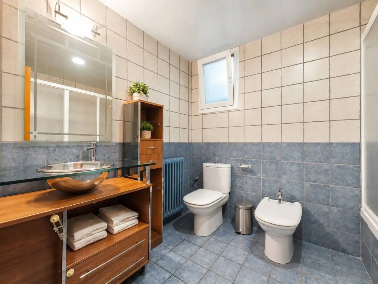 Bathroom of Flat for rent in Manresa  with Air Conditioner, Heating and Parquet flooring