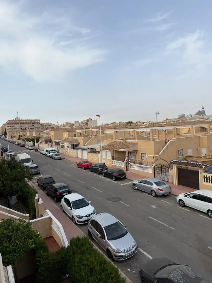 Vista exterior de Apartamento en venta en Torrevieja con Aire acondicionado, Balcón y Piscina comunitaria