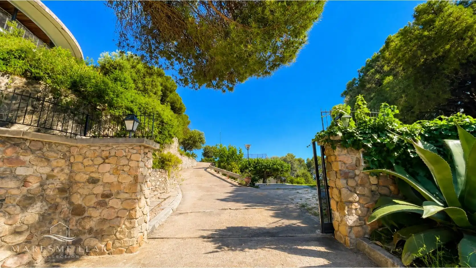 Vista exterior de Casa o xalet en venda en Sant Pol de Mar amb Jardí privat i Piscina