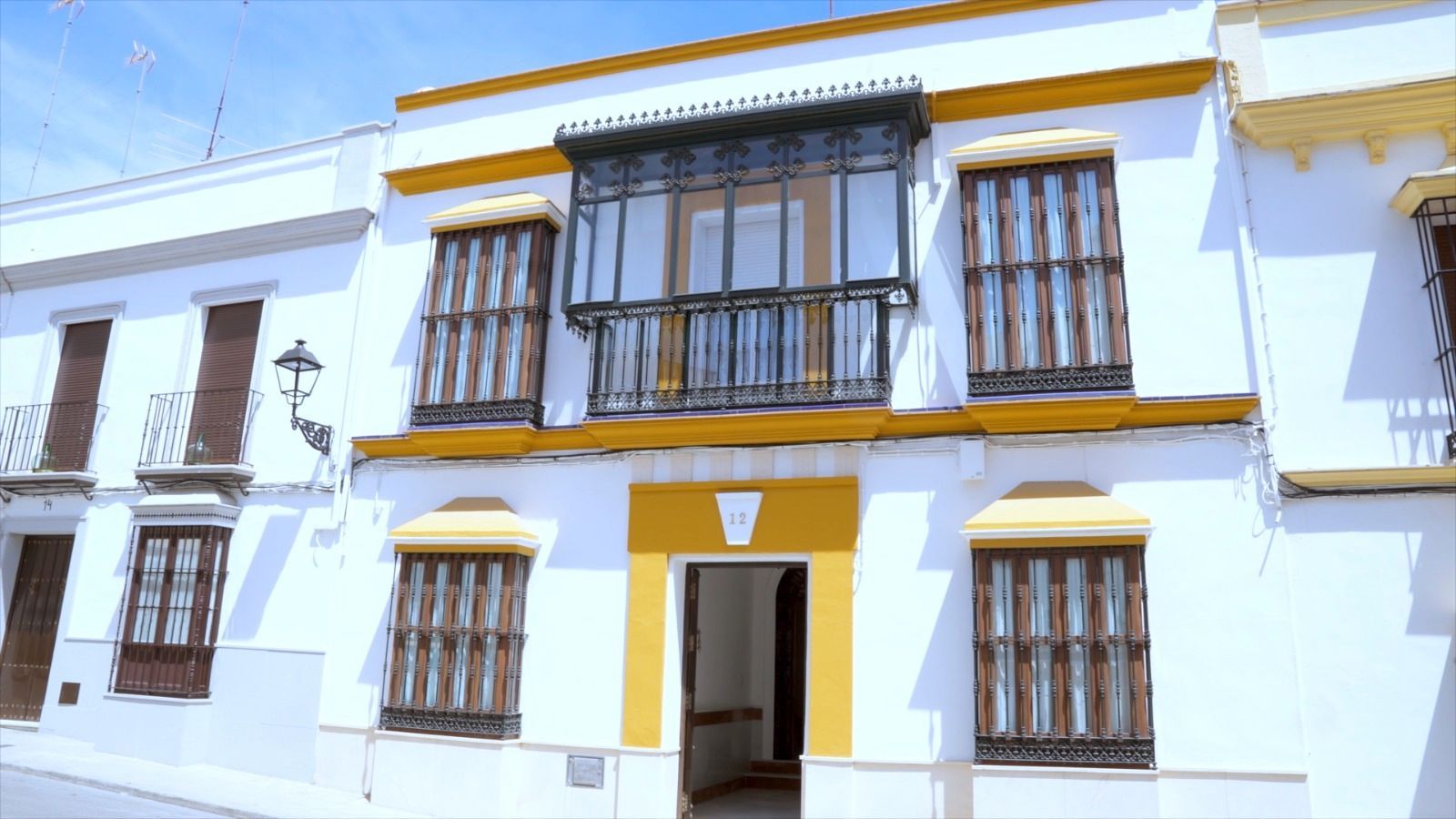 Exterior view of House or chalet for sale in Marchena  with Air Conditioner, Terrace and Balcony