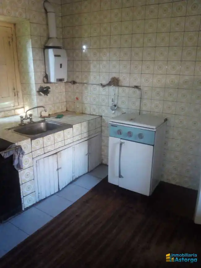 Cuina de Casa o xalet en venda en Villaobispo de Otero amb Jardí privat