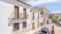 Vista exterior de Casa o xalet en venda en El Pinar amb Aire condicionat, Terrassa i Piscina