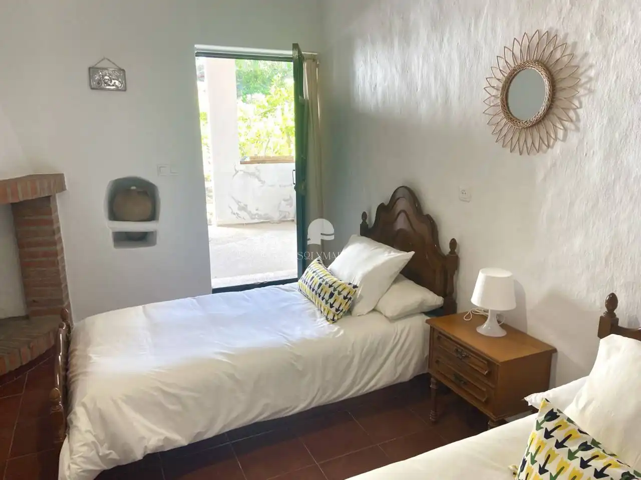 Dormitori de Finca rústica de lloguer en Árchez amb Aire condicionat i Piscina