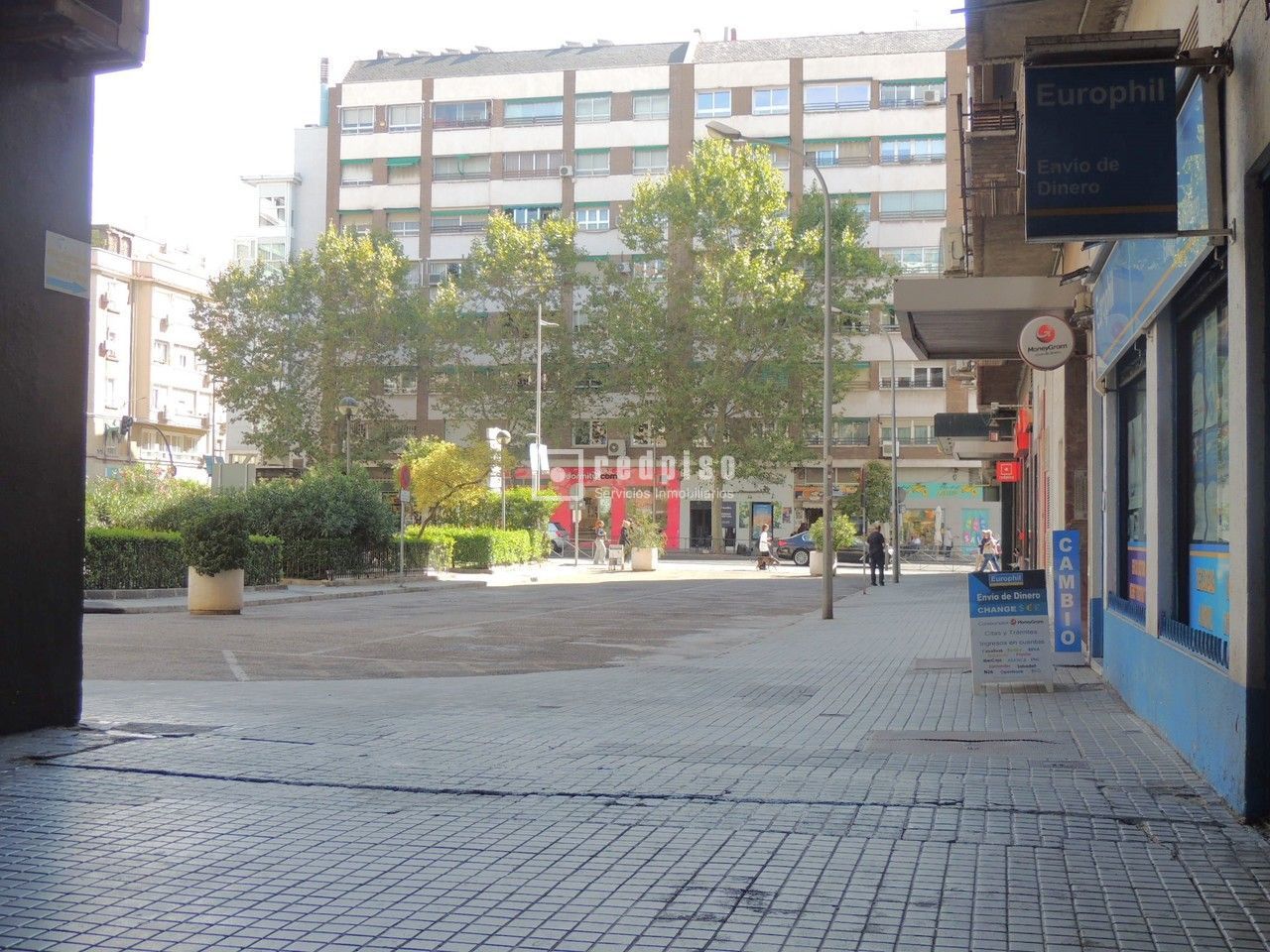 Vista exterior de Local en venda en  Madrid Capital amb Aire condicionat