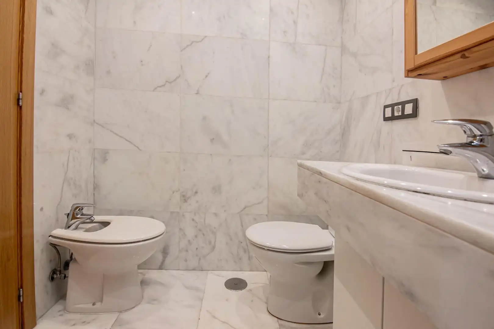 Bany de Àtic en venda en A Coruña Capital  amb Calefacció, Parquet i Terrassa