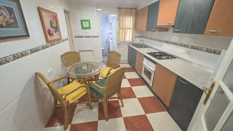 Cuina de Pis en venda en Elche / Elx amb Parquet, Moblat i Balcó