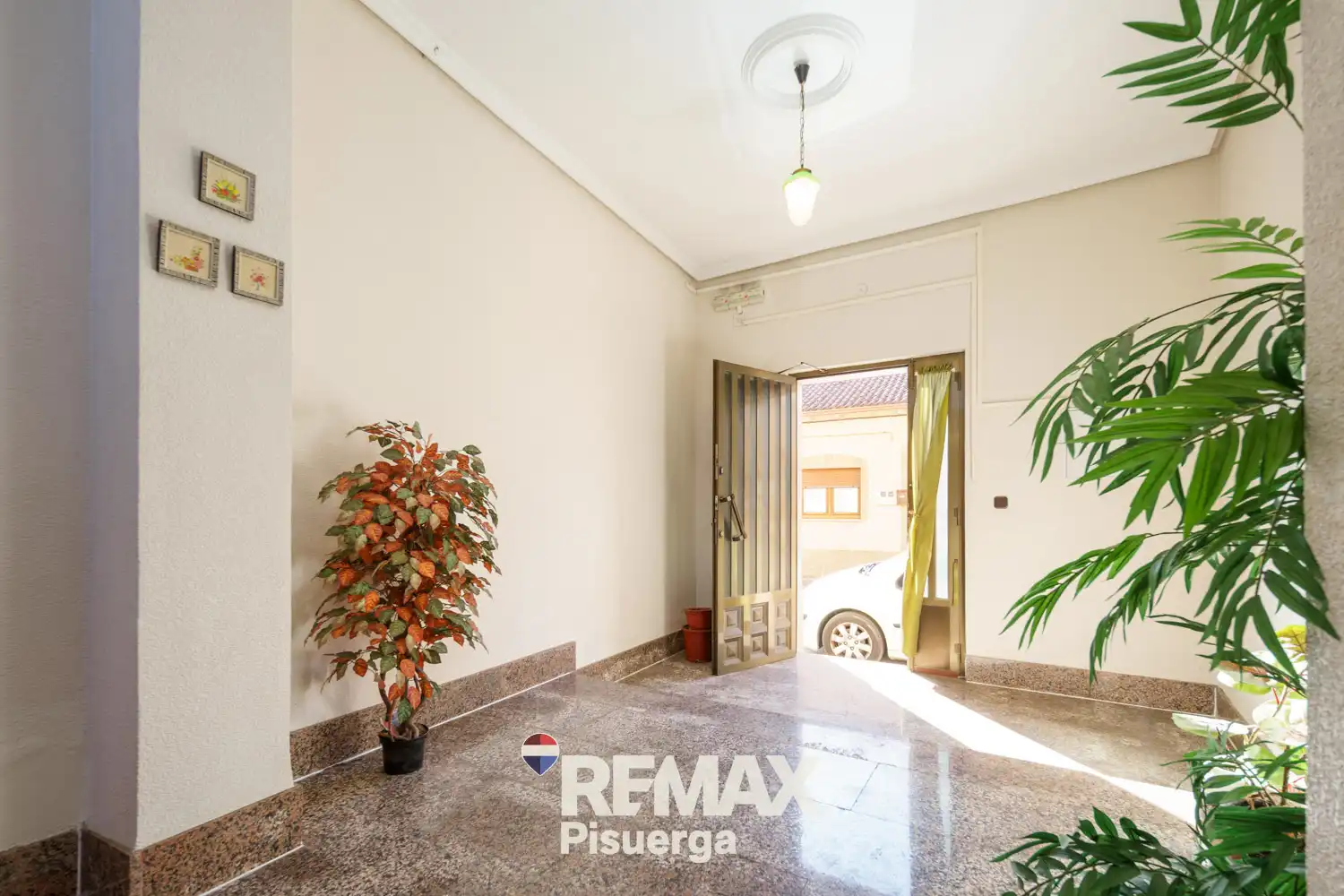 Casa o xalet en venda en Venta de Baños amb Jardí privat, Terrassa i Traster