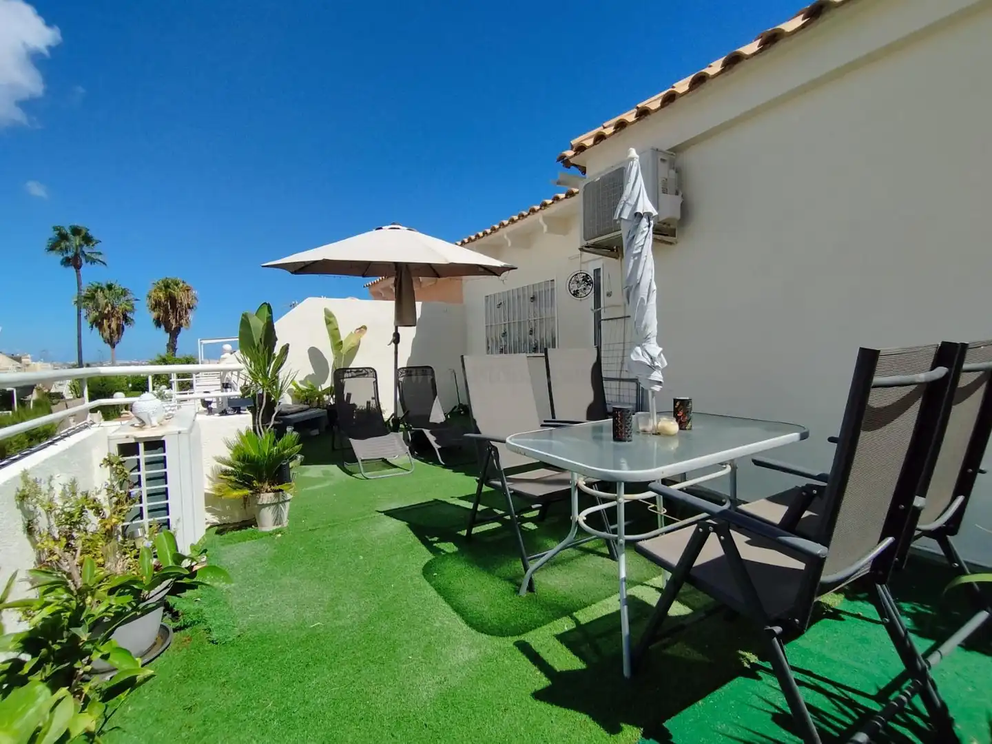 Chalet con piscina en venta en Los Balcones - Los Altos