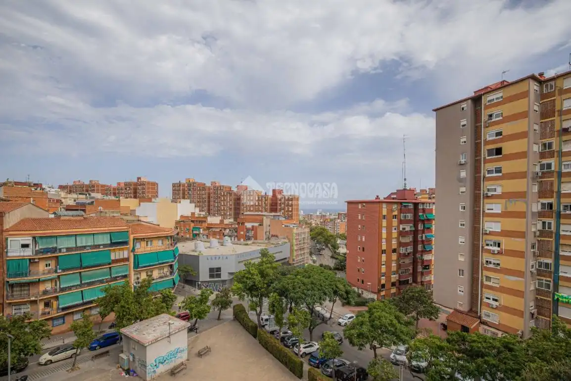 Vista exterior de Piso en venta en Badalona con Balcón