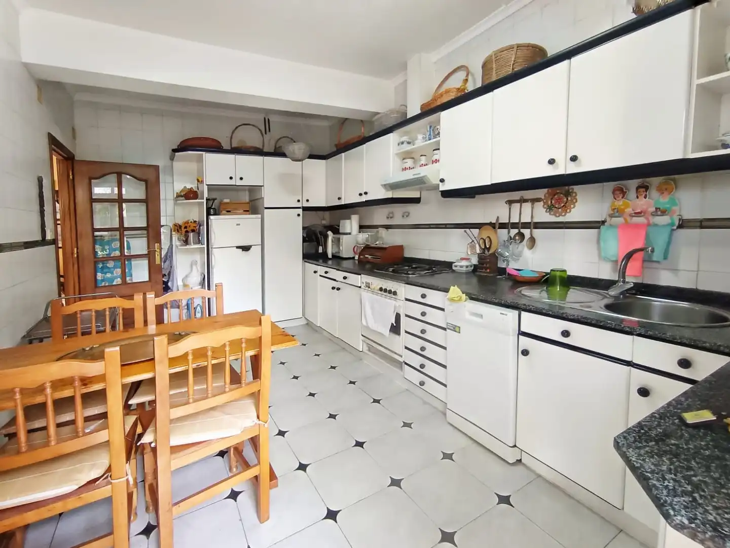 Cocina de Casa o chalet en venta en Pontevedra Capital  con Calefacción, Jardín privado y Terraza