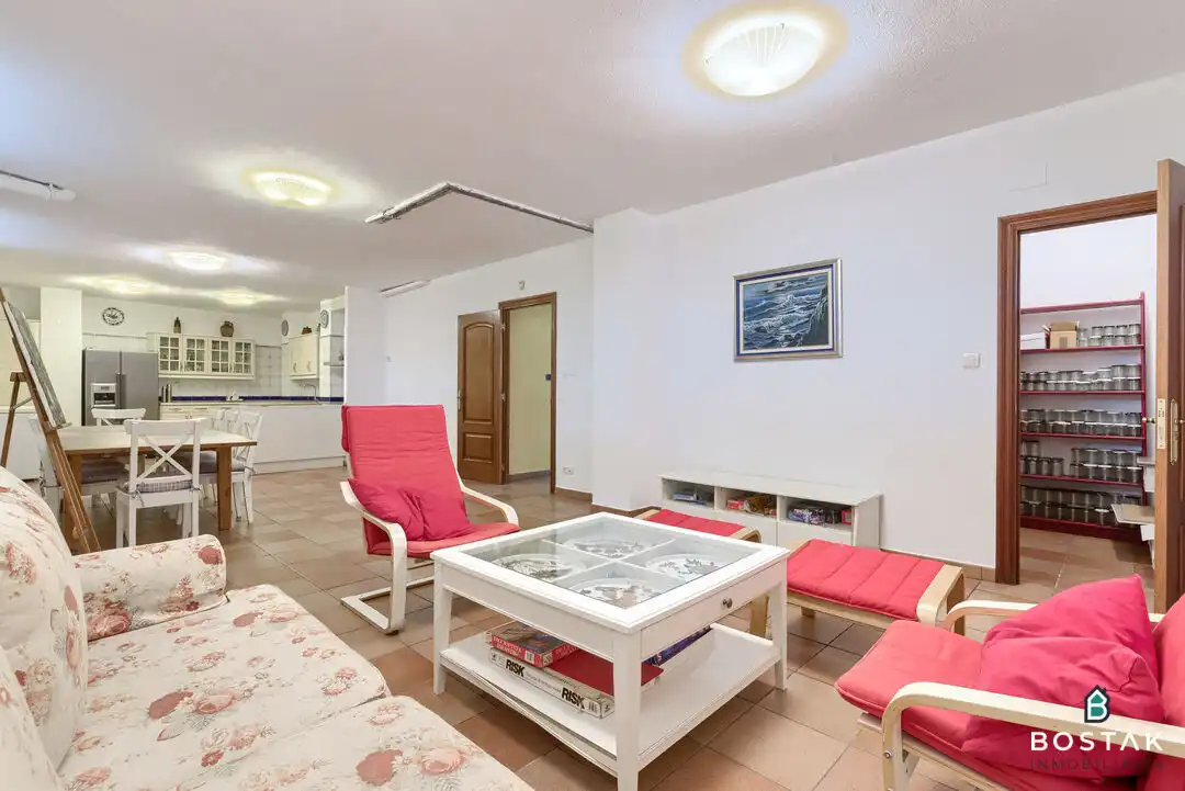 Sala d'estar de Casa o xalet en venda en Barrika amb Calefacció, Jardí privat i Terrassa