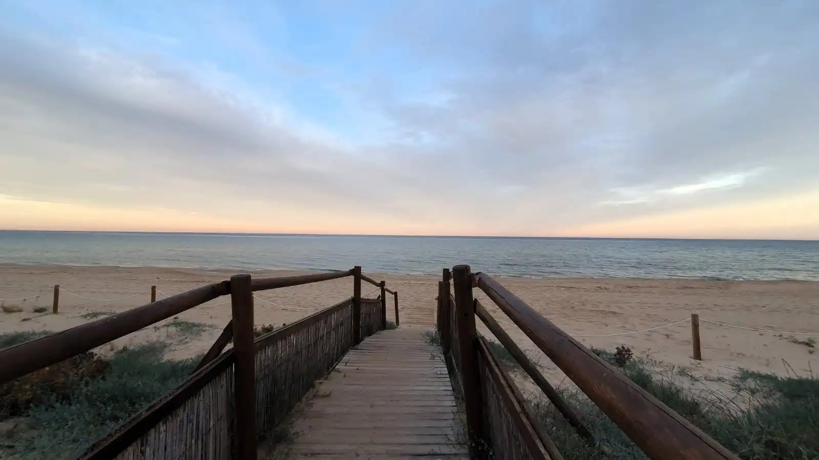 Vista exterior de Apartamento en venta en Guardamar de la Safor con Terraza y Piscina comunitaria