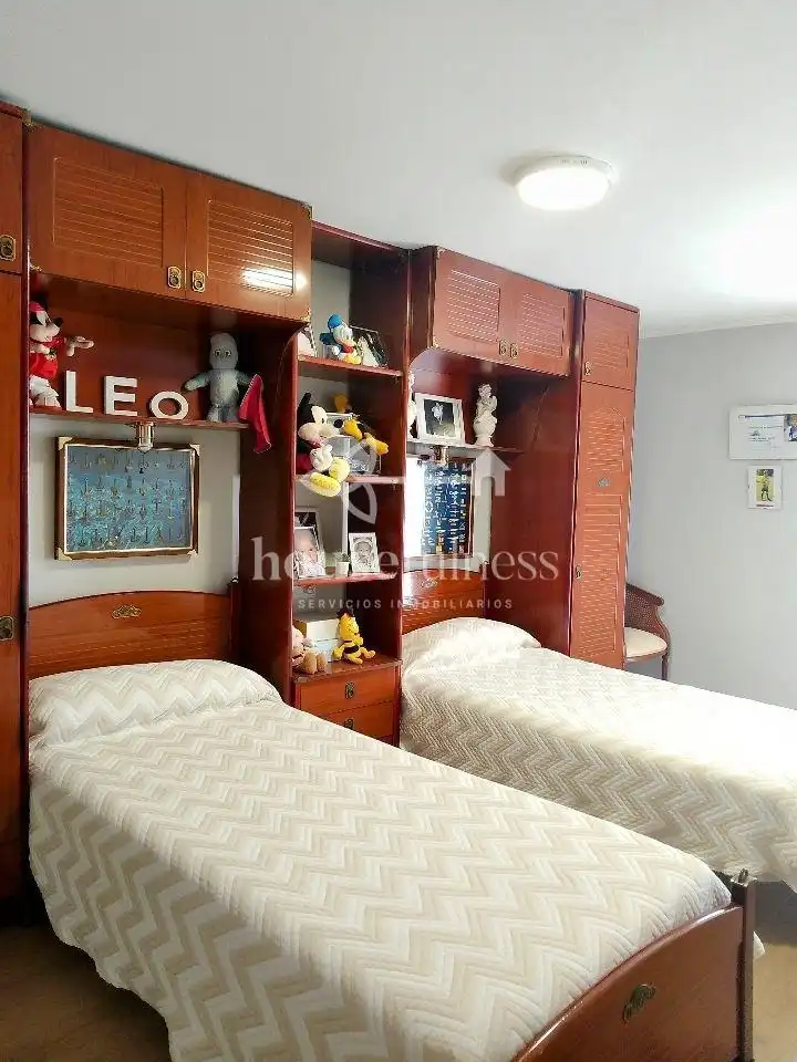 Dormitori de Casa o xalet en venda en Ferrol amb Calefacció, Jardí privat i Terrassa