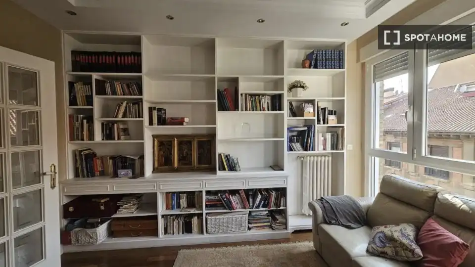 Sala d'estar de Apartament per a compartir en  Pamplona / Iruña amb Aire condicionat, Terrassa i Moblat