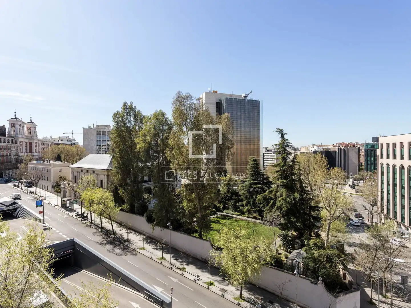 Außenansicht von Wohnung zur Miete in Madrid mit Klimaanlage, Heizung und Parkett