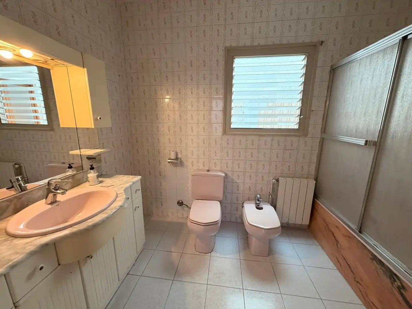 Bathroom of Flat for sale in Pineda de Mar  with Heating, Terrace and Balcony