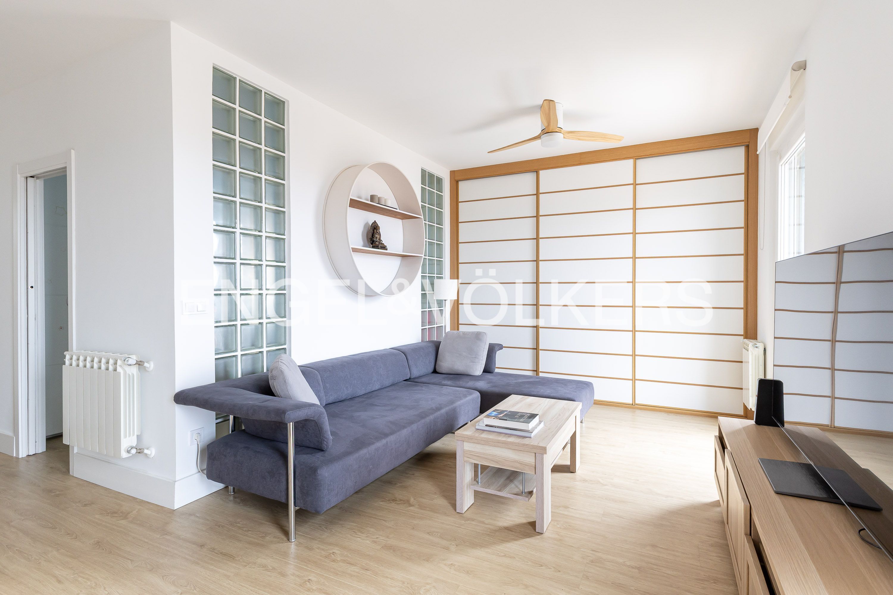 Living room of Flat for sale in  Madrid Capital  with Air Conditioner, Heating and Balcony