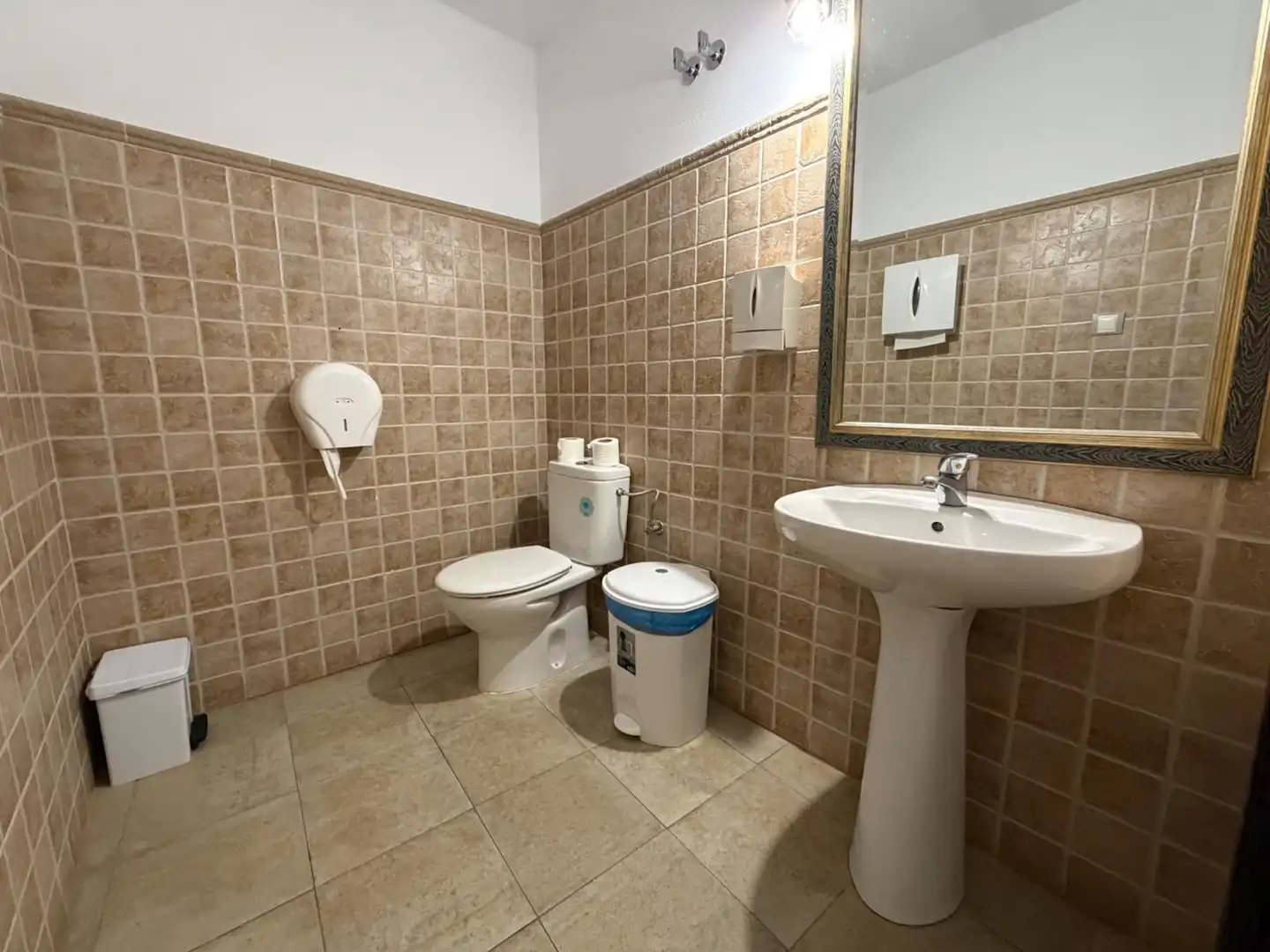 Bathroom of Houses for sale in Chulilla  with Air Conditioner, Heating and Terrace