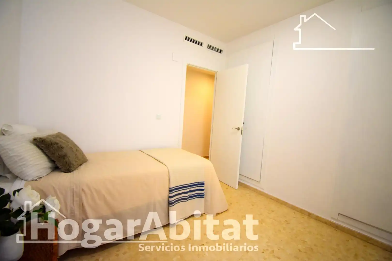 Bedroom of Flat for sale in Oliva  with Air Conditioner, Heating and Terrace