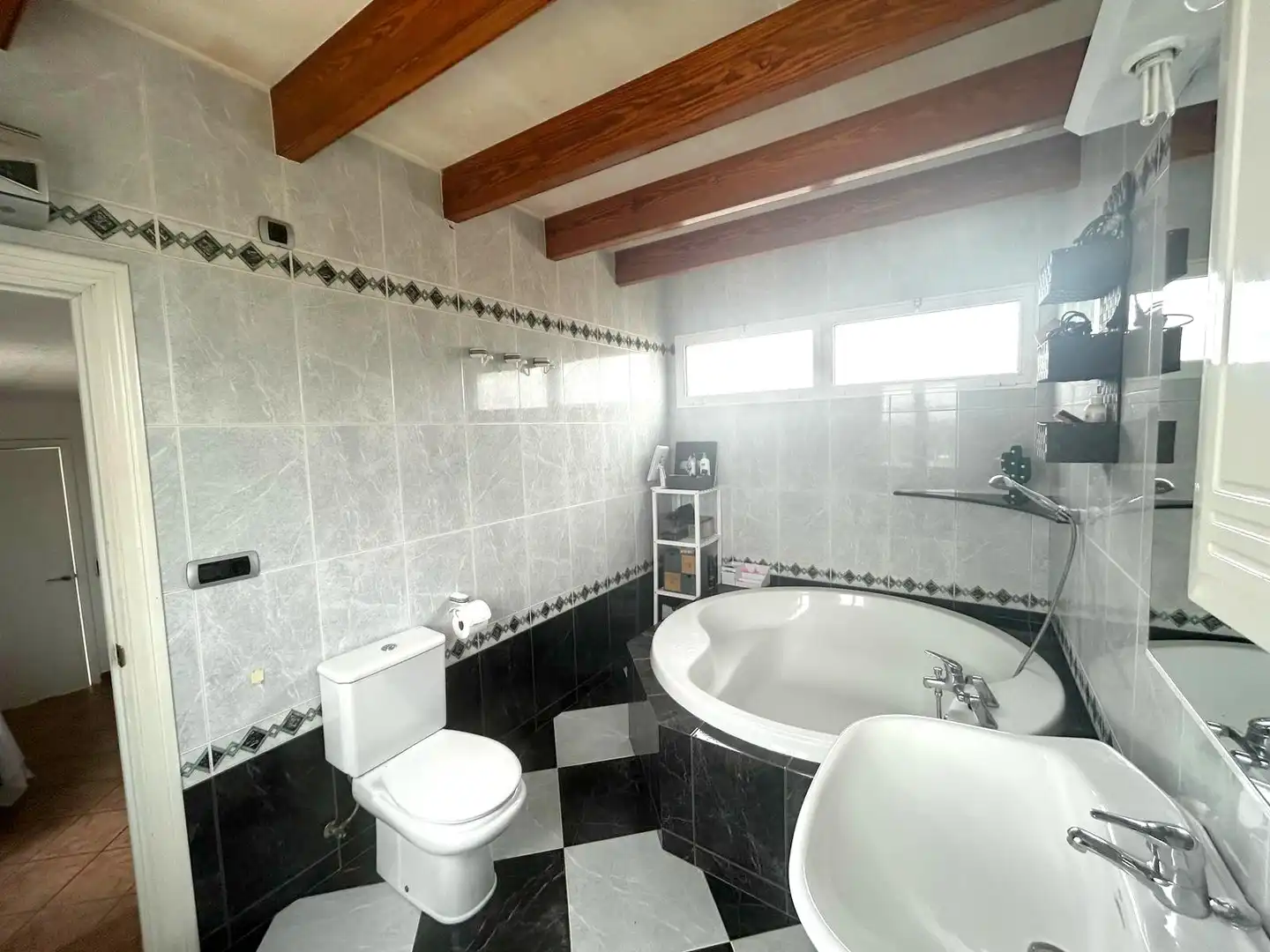 Baño de Finca rústica en venta en Ciutadella de Menorca con Jardín privado, Terraza y Trastero