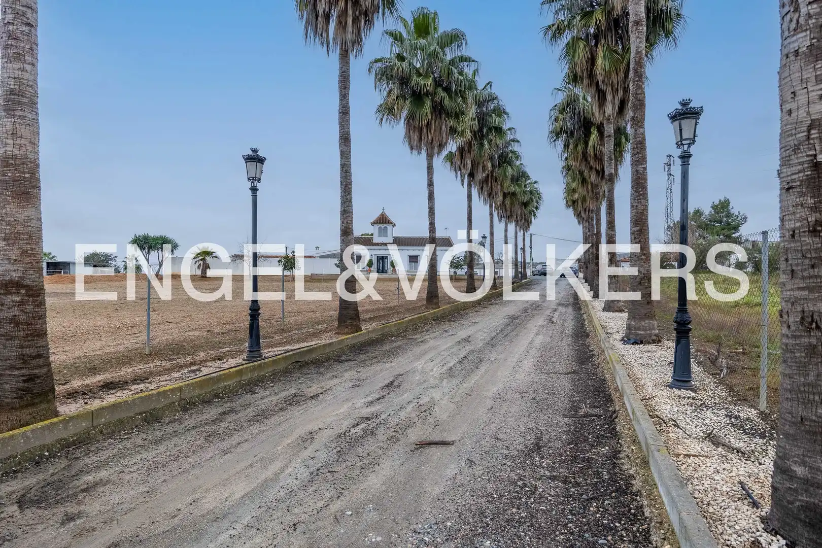 Vista exterior de Finca rústica en venta en Lora del Río con Aire acondicionado, Calefacción y Jardín privado