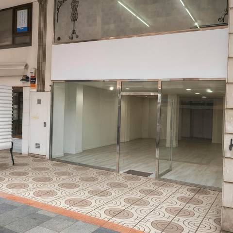 Local comercial en Alquiler en Plaza de la Constitución en Muriedas