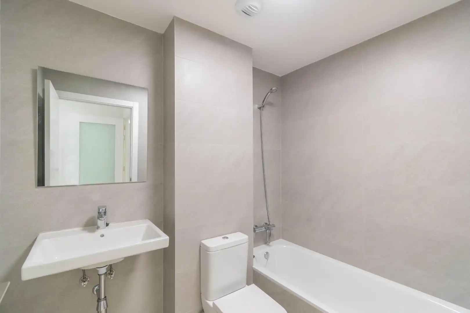 Badezimmer von Wohnung zum Verkauf in Arrosadia