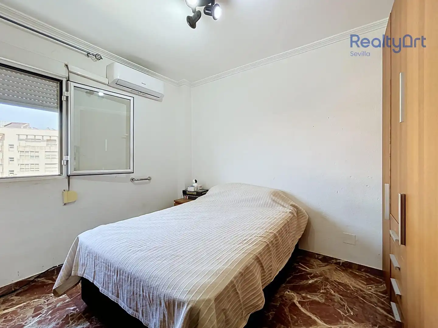 Habitación de Piso en venta en Sevilla con Aire acondicionado, Jardín privado y Balcón