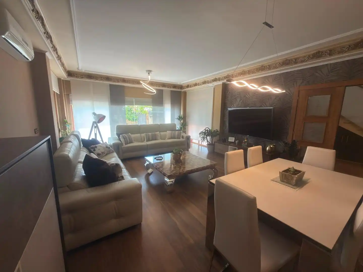 Sala d'estar de Casa o xalet en venda en Alicante / Alacant amb Aire condicionat, Calefacció i Jardí privat