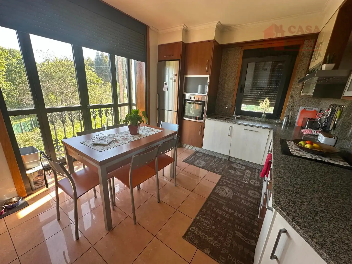 Cuina de Casa o xalet en venda en Cangas  amb Calefacció, Terrassa i Traster