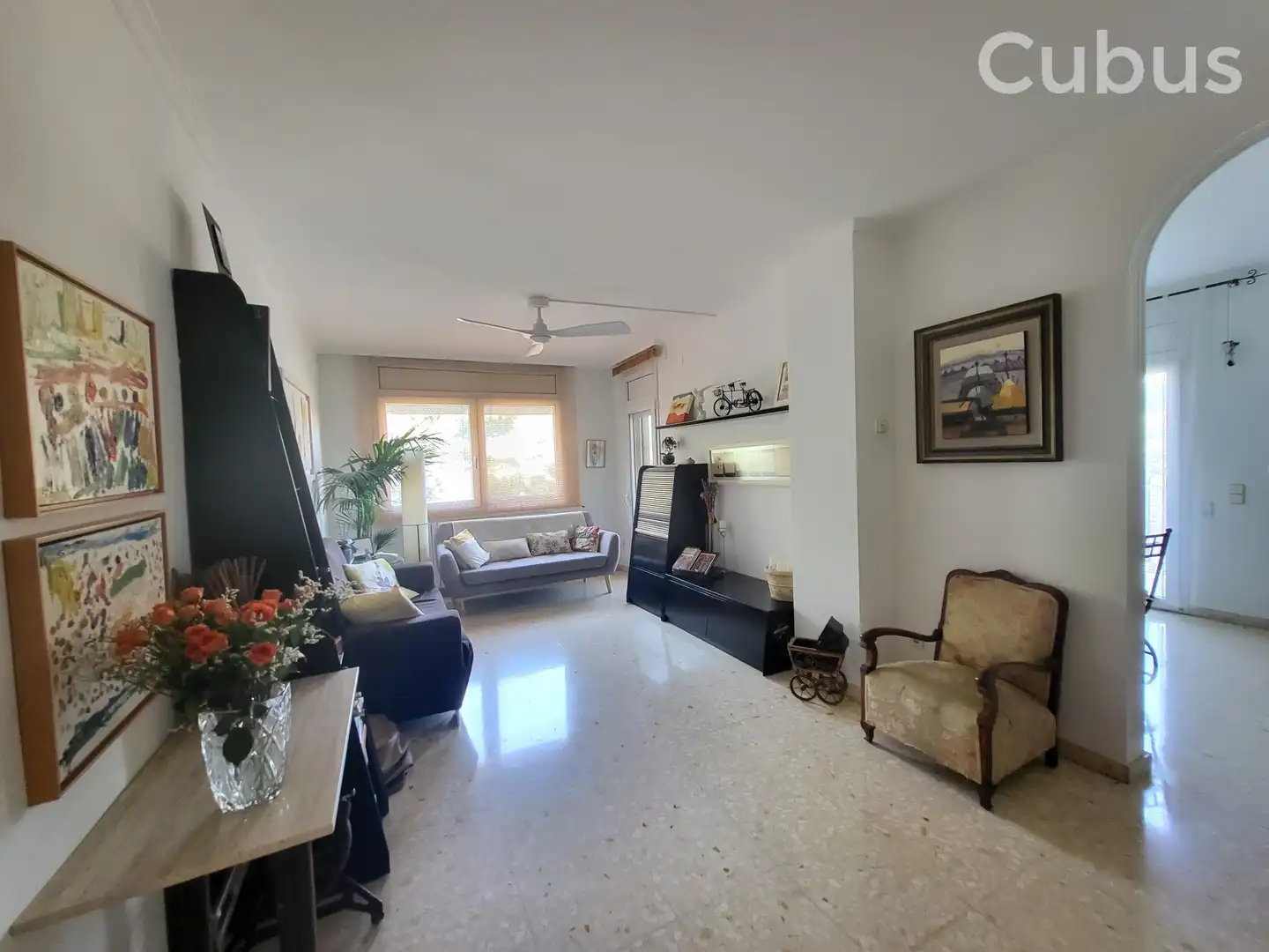Sala d'estar de Casa o xalet en venda en Olot amb Calefacció, Terrassa i Balcó