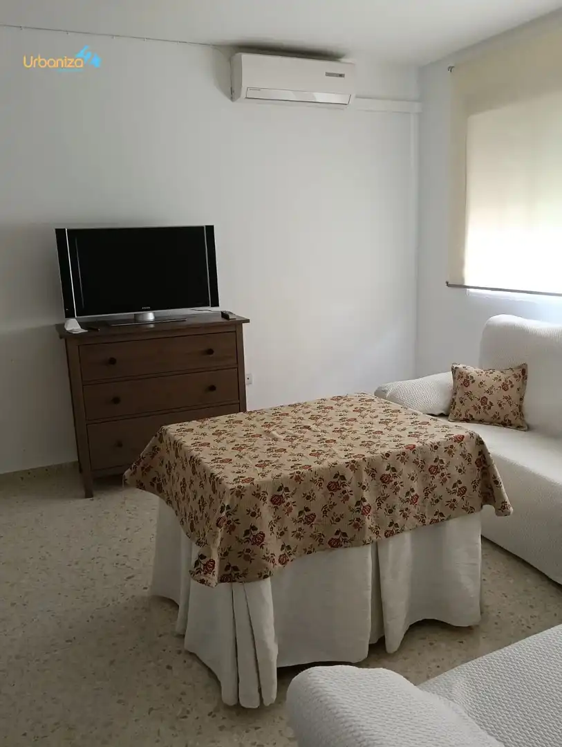 Dormitori de Apartament de lloguer en Badajoz amb Aire condicionat, Moblat i Piscina comunitària