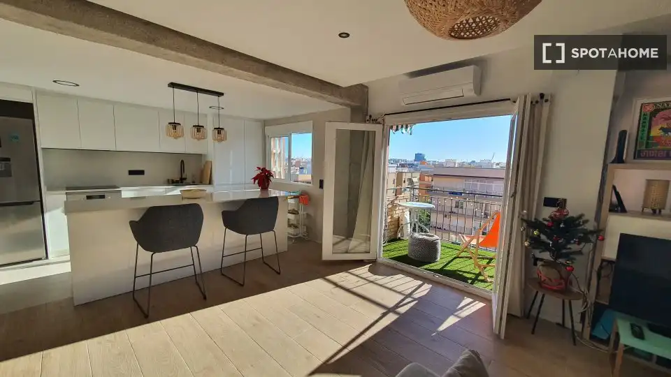 Appartamento con terrazza in affitto a Algirós