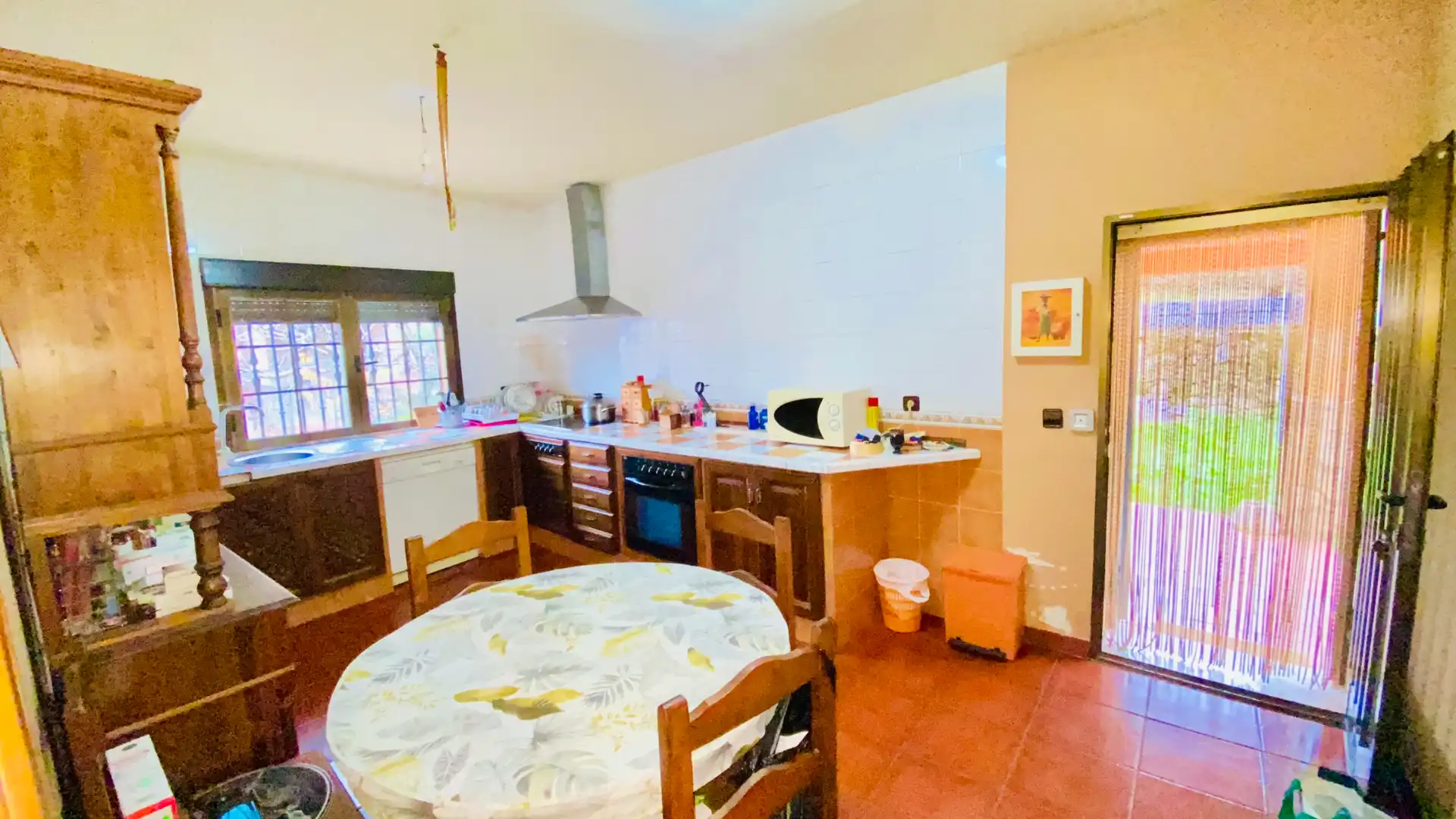 Cuina de Casa o xalet en venda en Valdastillas amb Aire condicionat, Jardí privat i Terrassa