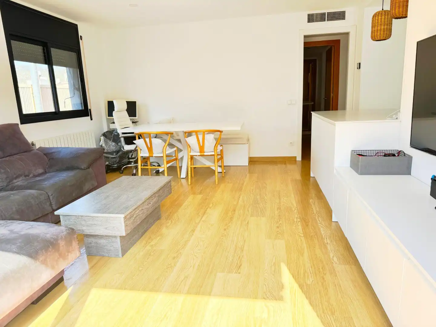 Sala de estar de Piso en venta en Castelldefels con Aire acondicionado, Jardín privado y Amueblado