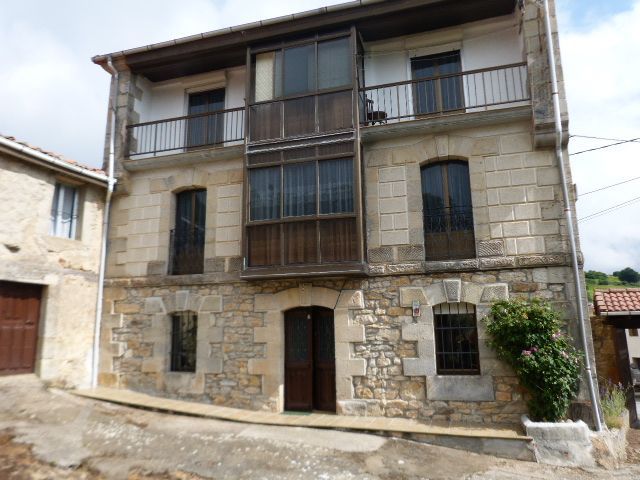 Exterior view of House or chalet for sale in Alfoz de Bricia  with Furnished