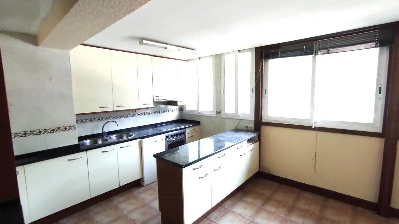 Cocina de Piso en venta en Eibar con Calefacción, Trastero y Horno