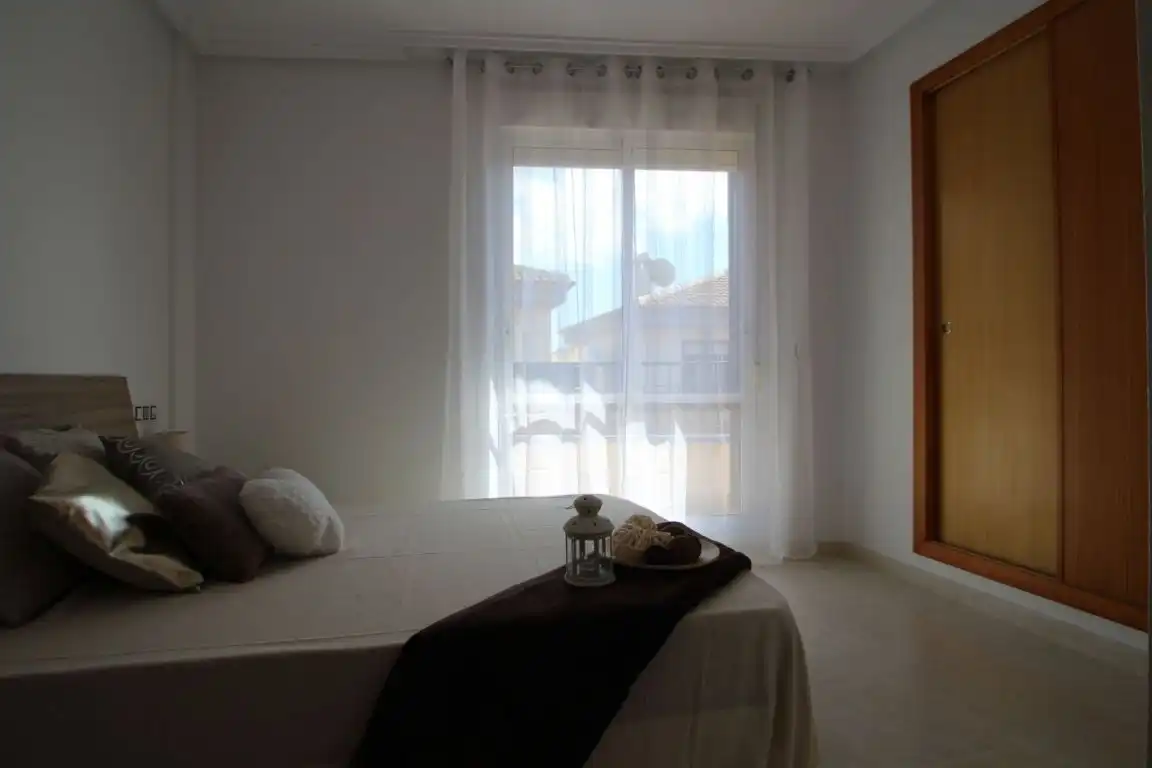Habitación de Casa adosada en venta en Torrevieja con Calefacción, Jardín privado y Terraza