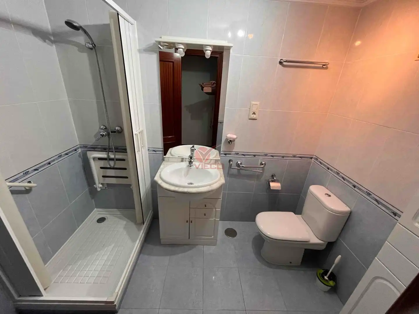Bathroom of Flat for rent in Cuenca  with Air Conditioner, Heating and Furnished