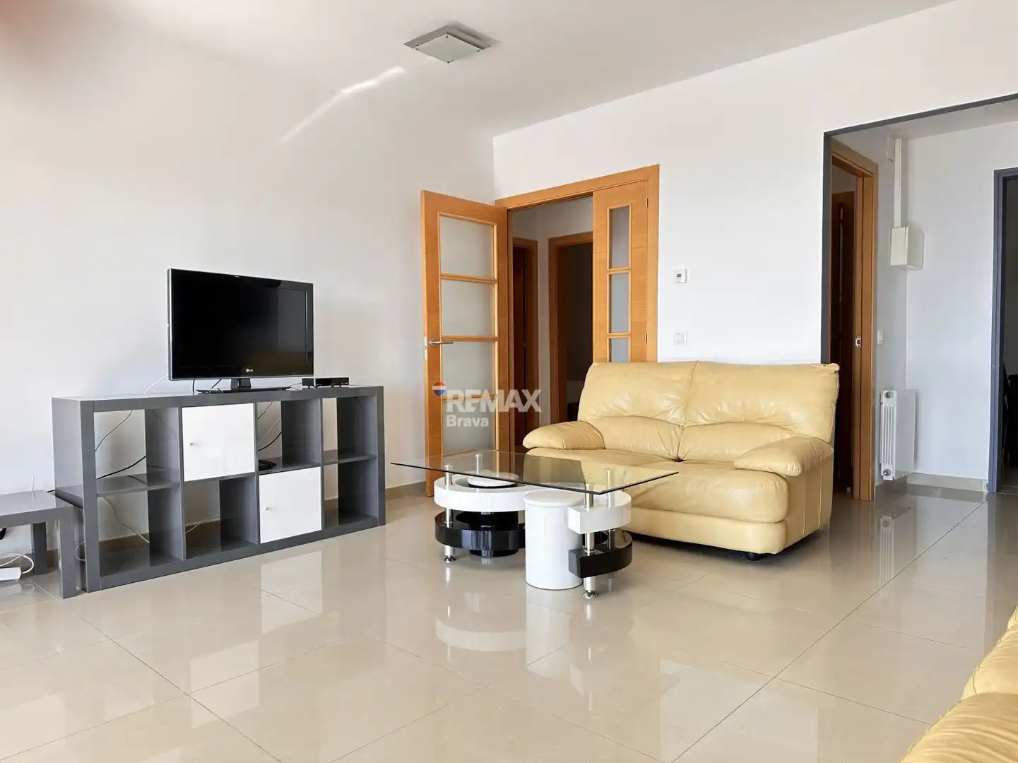 Sala d'estar de Casa o xalet en venda en Roses amb Aire condicionat, Jardí privat i Piscina
