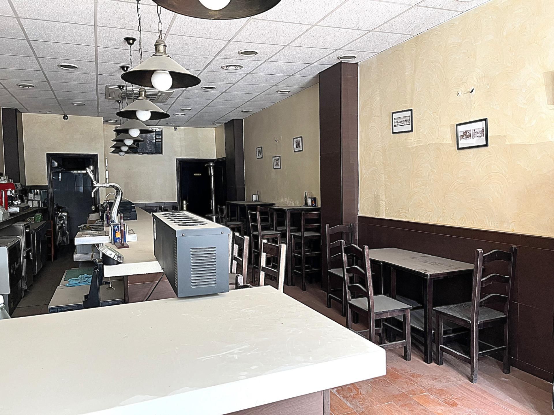 Premises for sale in  Sevilla Capital
