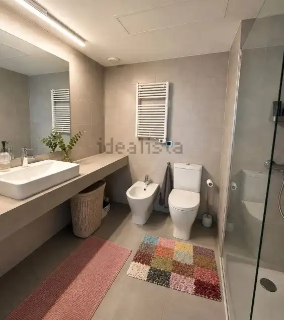 Bathroom of Flat for rent in Badalona  with Air Conditioner, Heating and Parquet flooring