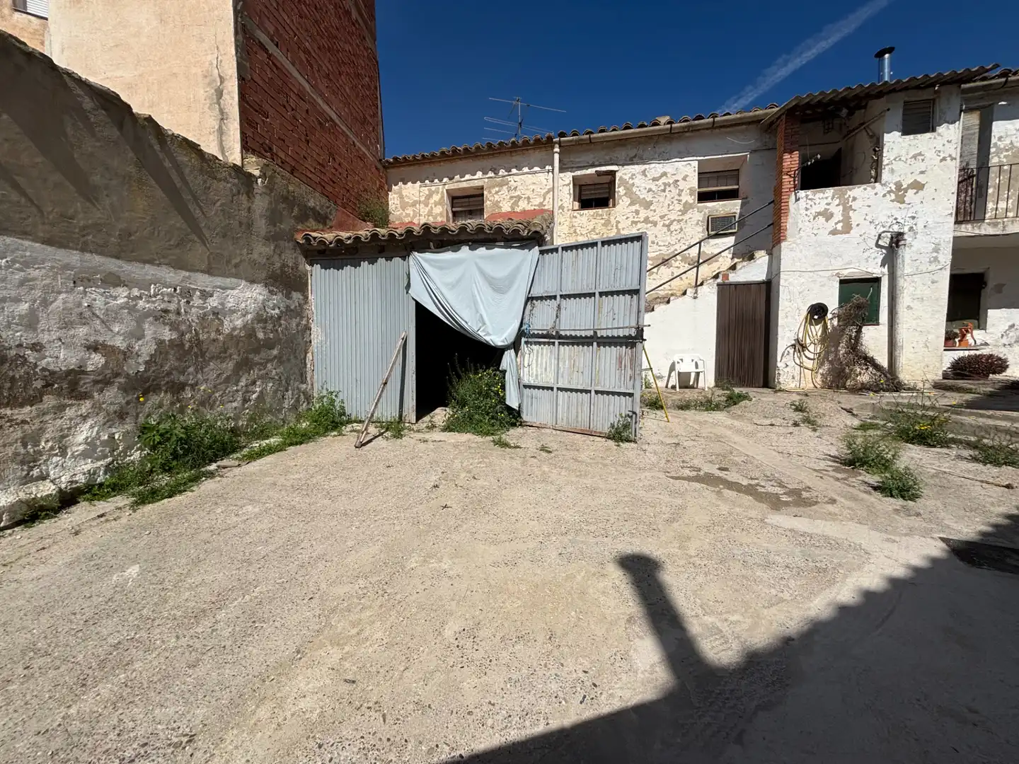 Aparcament de Casa o xalet en venda en Monegrillo amb Jardí privat, Terrassa i Moblat