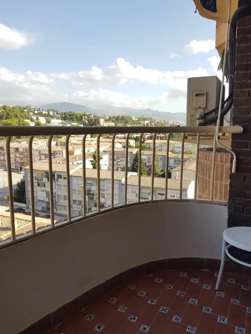Terrassa de Pis per a compartir en Granada amb Aire condicionat, Calefacció i Moblat
