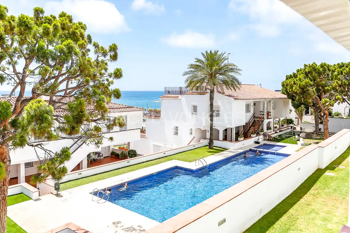 Außenansicht von Wohnung zur Miete in Sitges mit Klimaanlage, Heizung und Schwimmbad