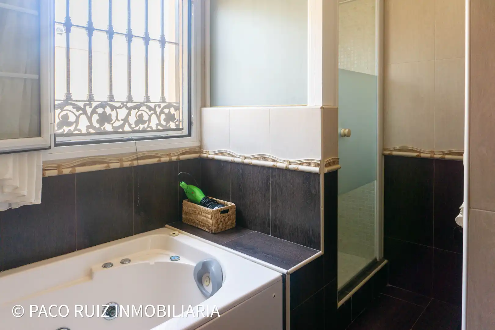 Baño de Casa adosada de alquiler en Almería con Aire acondicionado, Terraza y Amueblado