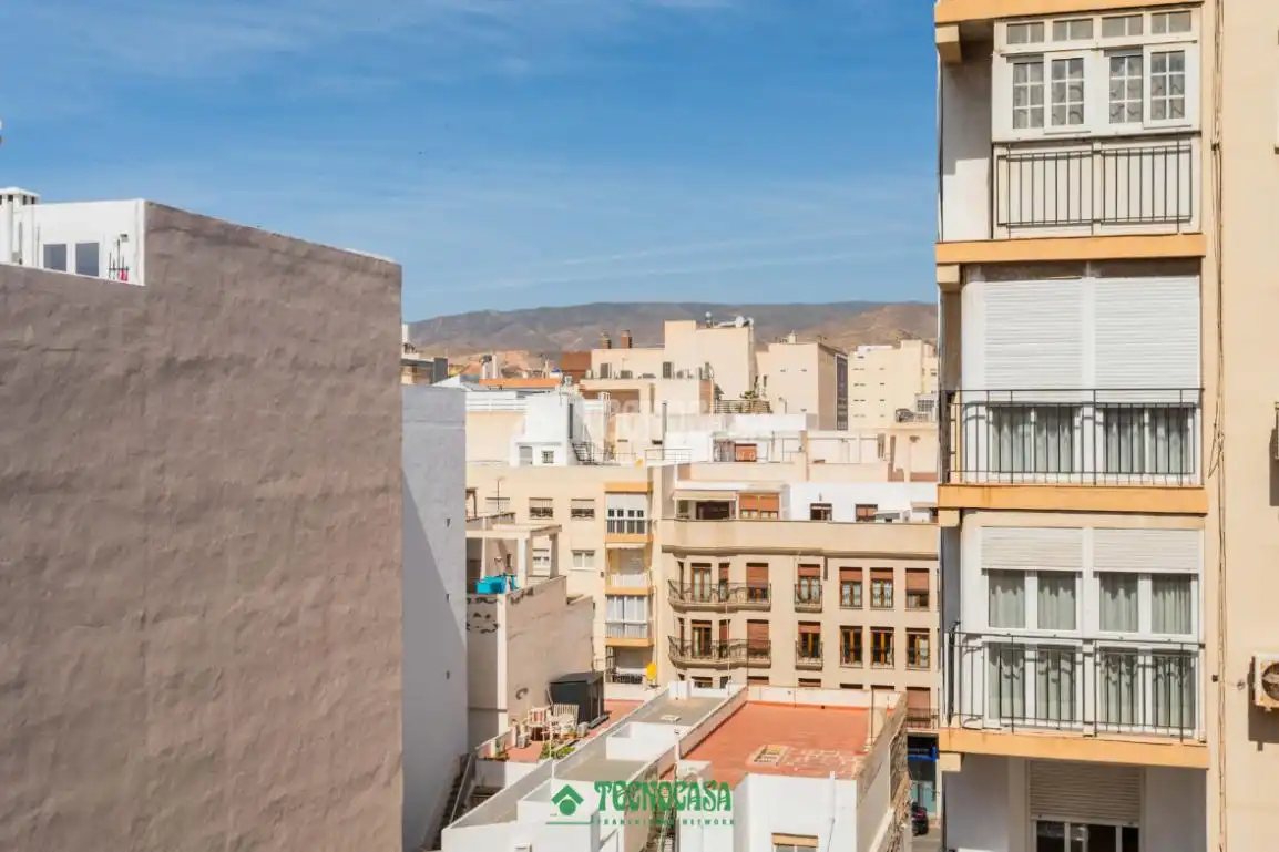 Vista exterior de Piso en venta en Almería con Calefacción y Balcón