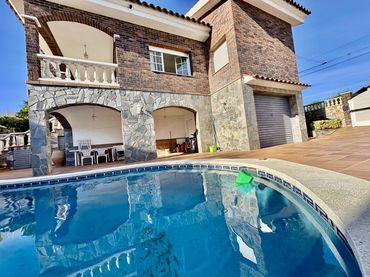 Casa con piscina en venta en El Tancat - Mas d'en Gual