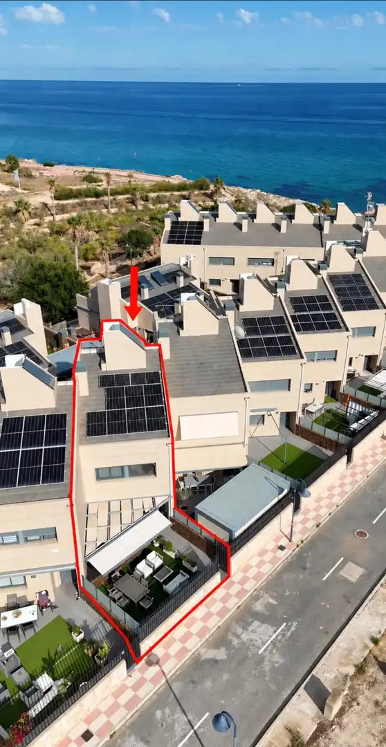 Vista exterior de Casa adosada en venta en El Campello con Aire acondicionado, Calefacción y Terraza