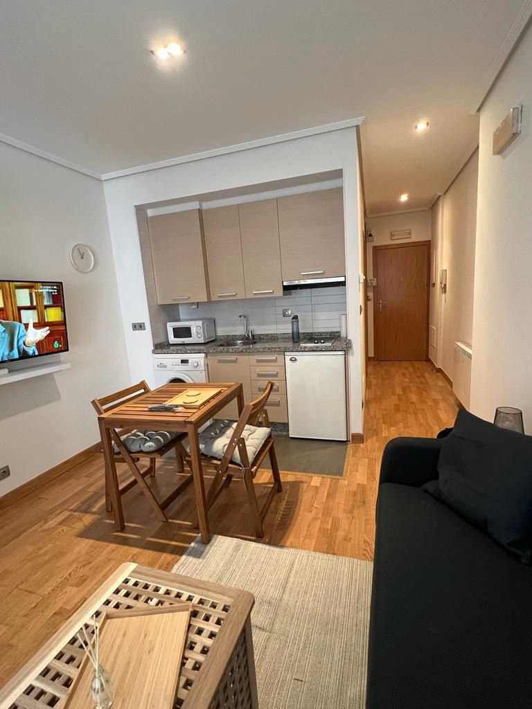 Cocina de Estudio de alquiler en Vigo  con Calefacción, Parquet y Amueblado